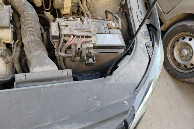 Used Volkswagen Bora 2014 1.6L Manual Comfort Model Engine Bay Left