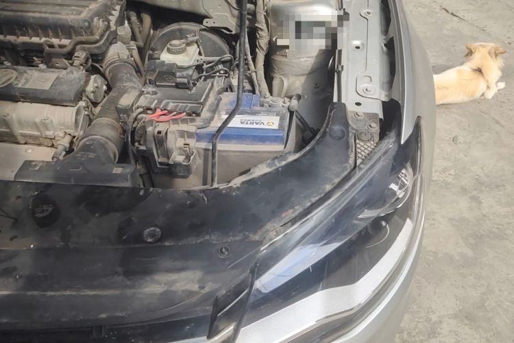 Used Volkswagen Bora 2014 1.6L Manual Fashion Edition Engine Bay Left
