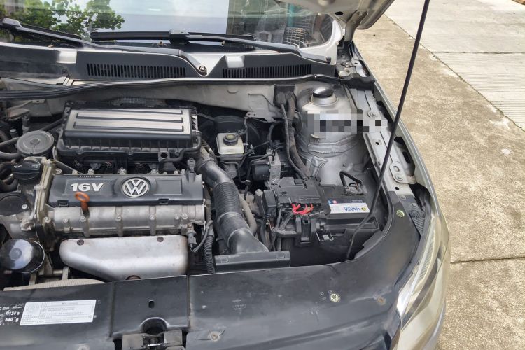 Used Volkswagen Bora 2014 1.6L Automatic Luxury Model Engine Bay Left