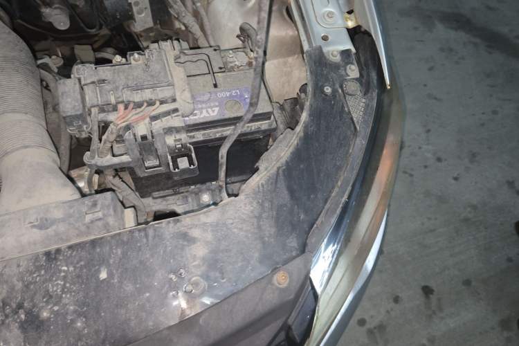 Used Volkswagen Bora 2014 1.6L Manual Comfort Model Engine Bay Left