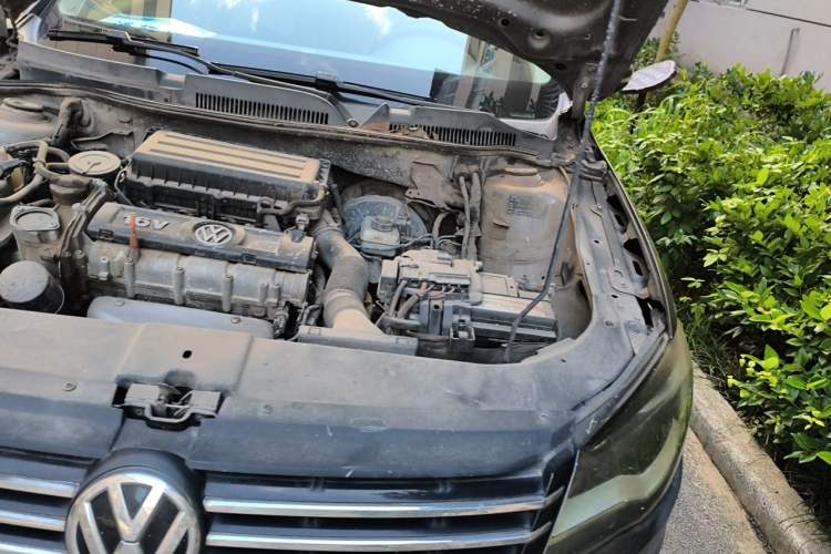 Used Volkswagen Bora 2014 1.6L Manual Comfort Model Engine Bay Left