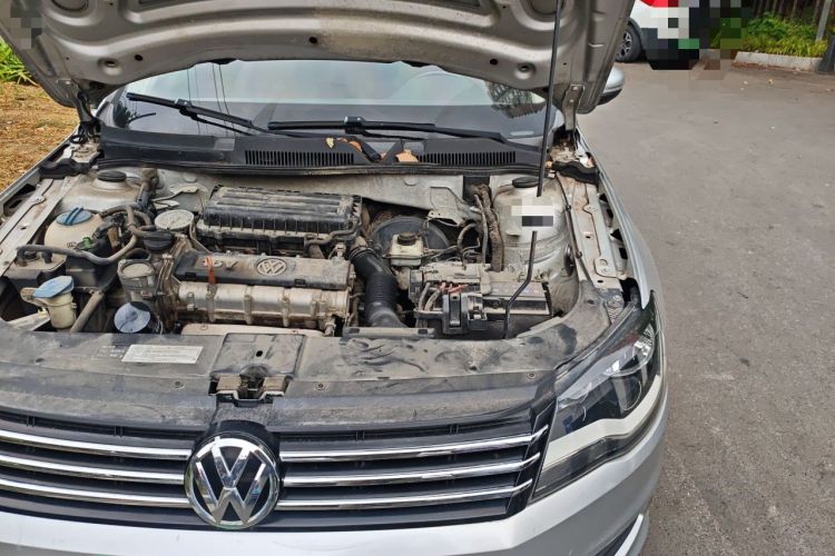 Used Volkswagen Bora 2014 1.6L Manual Fashion Edition Engine Bay Left