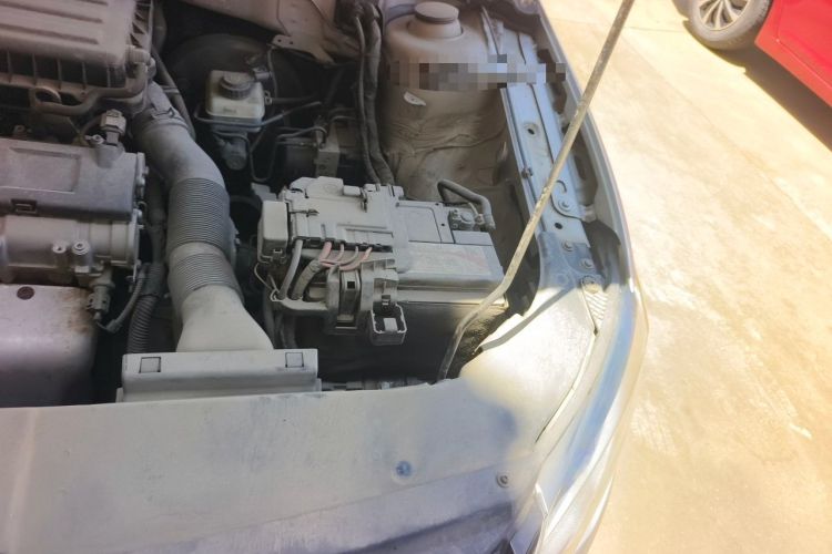 Used Volkswagen Bora 2014 1.6L Manual Comfort Model Engine Bay Left