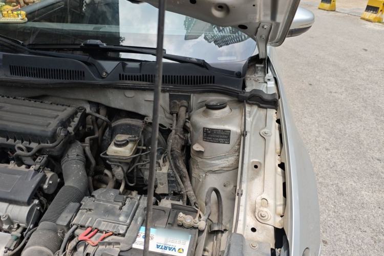 Used Volkswagen Bora 2014 1.6L Automatic Comfort Model Engine Bay Left