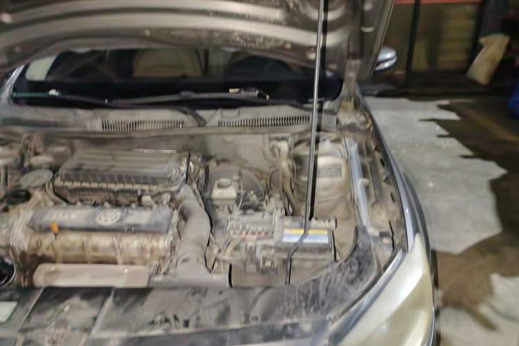Used Volkswagen Bora 2014 1.6L Automatic Comfort Model Engine Bay Left