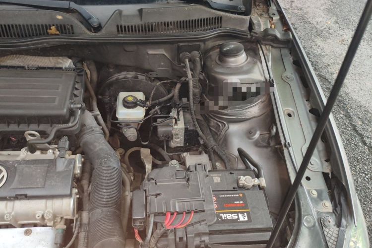 Used Volkswagen Bora 2014 1.6L Manual Comfort Model Engine Bay Left