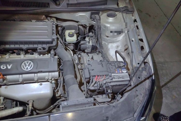 Used Volkswagen Bora 2014 1.6L Automatic Fashion Model Engine Bay Left