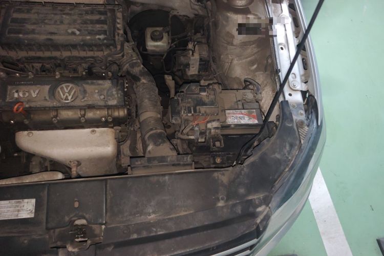 Used Volkswagen Bora 2014 1.6L Manual Fashion Edition Engine Bay Left