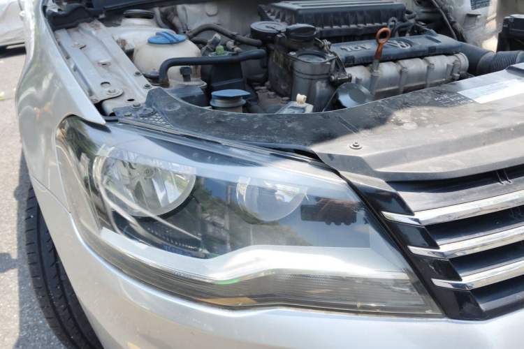 Used Volkswagen Bora 2014 1.6L Manual Comfort Model Engine Bay Right