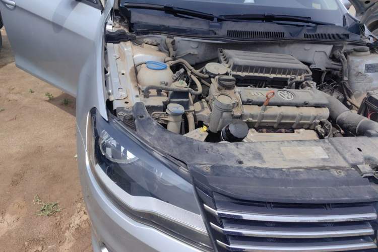 Used Volkswagen Bora 2014 1.6L Manual Fashion Edition Engine Bay Right