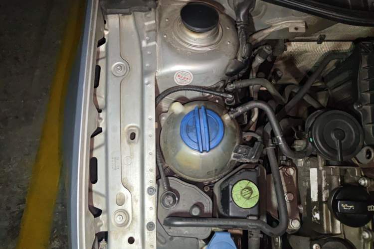Used Volkswagen Bora 2014 1.6L Automatic Comfort Model Engine Bay Right