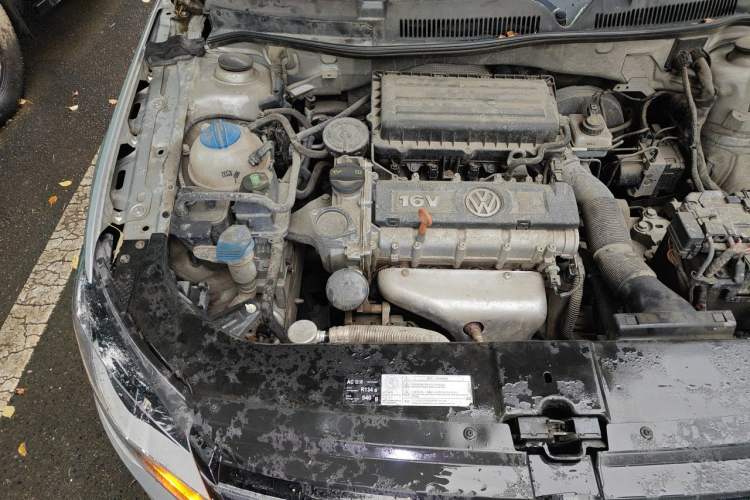 Used Volkswagen Bora 2014 1.6L Manual Comfort Model Engine Bay Right