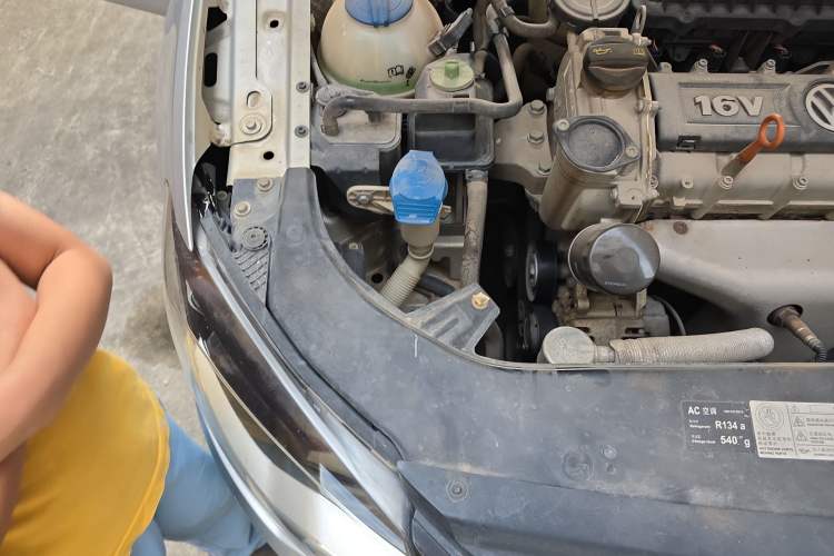 Used Volkswagen Bora 2014 1.6L Automatic Comfort Model Engine Bay Right
