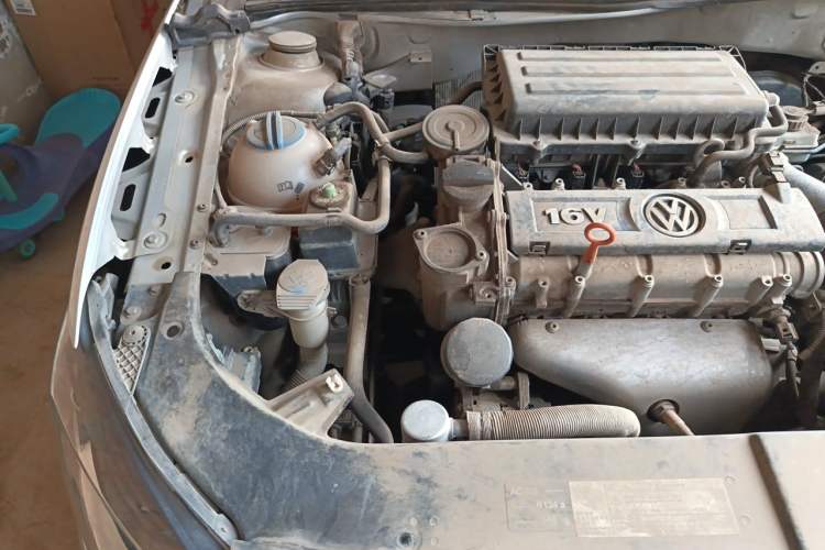 Used Volkswagen Bora 2014 1.6L Manual Fashion Edition Engine Bay Right