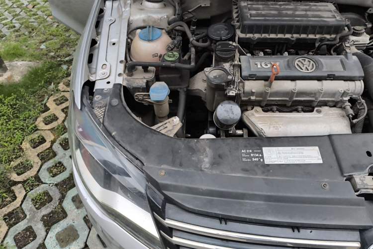 Used Volkswagen Bora 2014 1.6L Manual Comfort Model Engine Bay Right