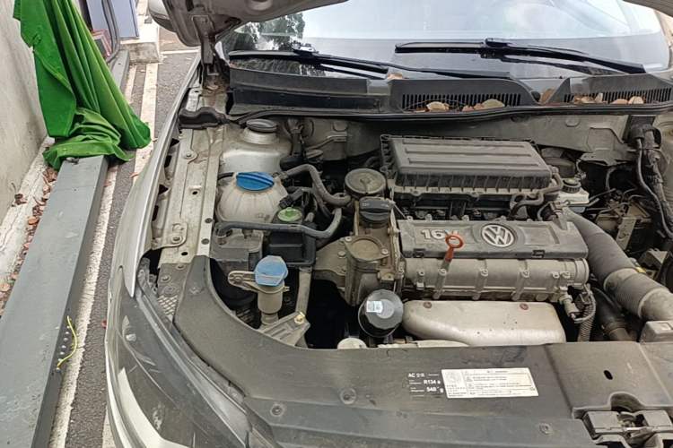 Used Volkswagen Bora 2014 1.6L Automatic Comfort Model Engine Bay Right
