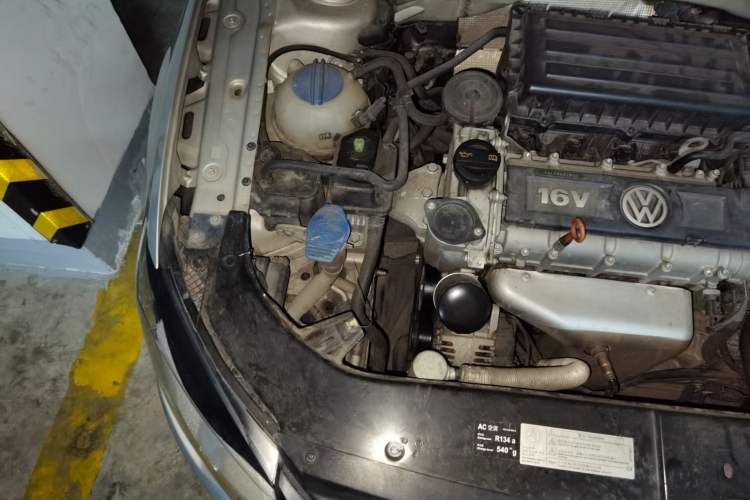 Used Volkswagen Bora 2014 1.6L Automatic Comfort Model Engine Bay Right