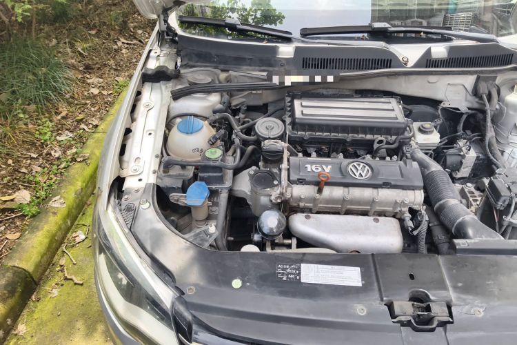 Used Volkswagen Bora 2014 1.6L Automatic Luxury Model Engine Bay Right