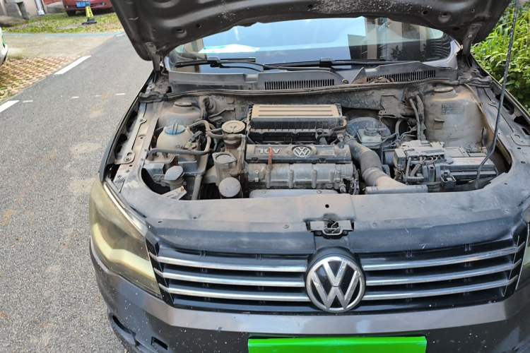 Used Volkswagen Bora 2014 1.6L Manual Comfort Model Engine Bay Right