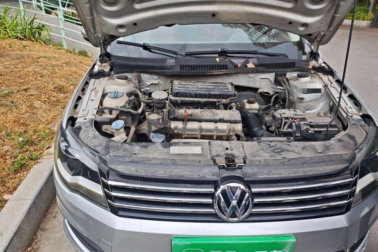 Used Volkswagen Bora 2014 1.6L Manual Fashion Edition Engine Bay Right