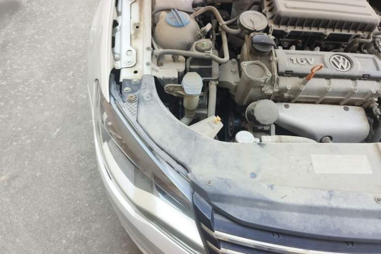 Used Volkswagen Bora 2014 1.6L Manual Comfort Model Engine Bay Right