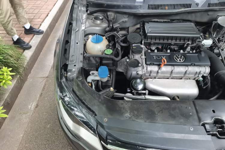 Used Volkswagen Bora 2014 1.6L Automatic Comfort Model Engine Bay Right