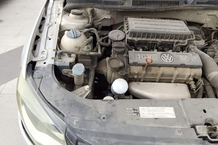 Used Volkswagen Bora 2014 1.6L Manual Fashion Edition Engine Bay Right