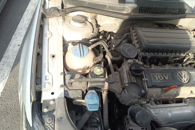 Used Volkswagen Bora 2014 1.6L Automatic Comfort Model Engine Bay Right
