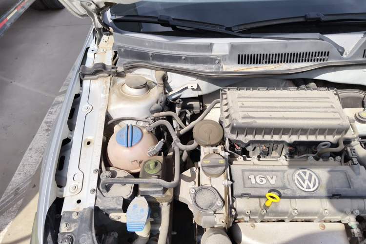 Used Volkswagen Bora 2014 1.6L Manual Comfort Model Engine Bay Right