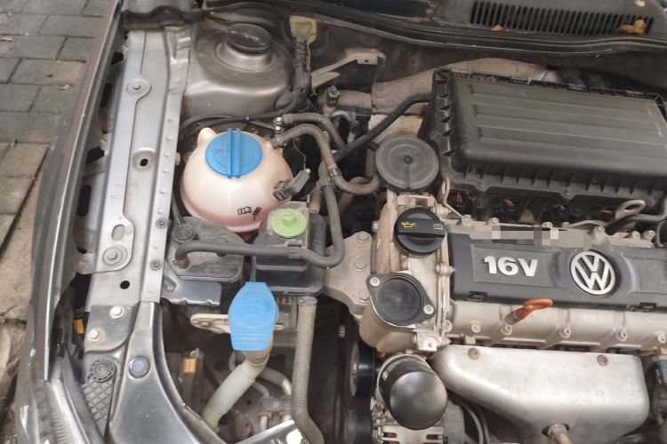 Used Volkswagen Bora 2014 1.6L Manual Comfort Model Engine Bay Right