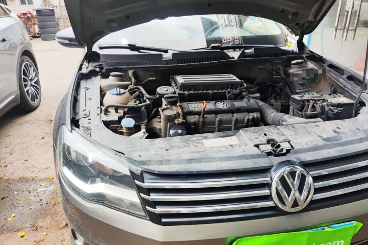 Used Volkswagen Bora 2014 1.6L Automatic Comfort Model Engine Bay Right