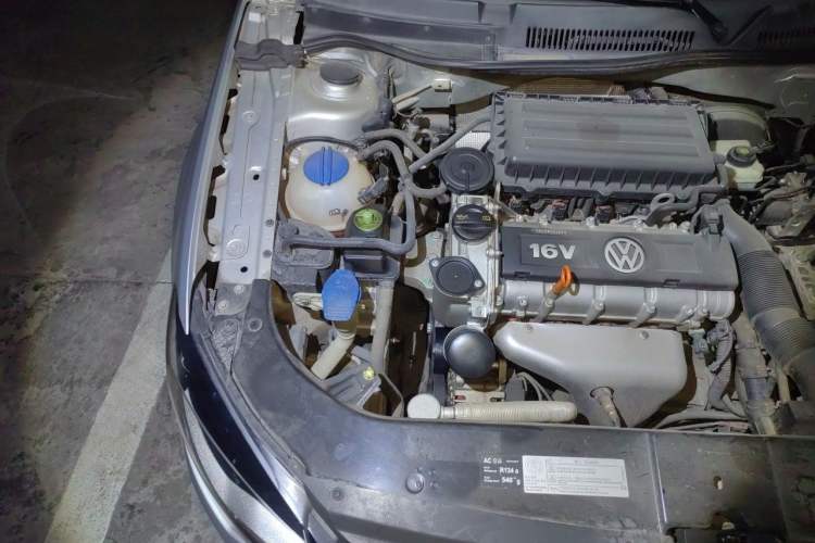 Used Volkswagen Bora 2014 1.6L Automatic Fashion Model Engine Bay Right