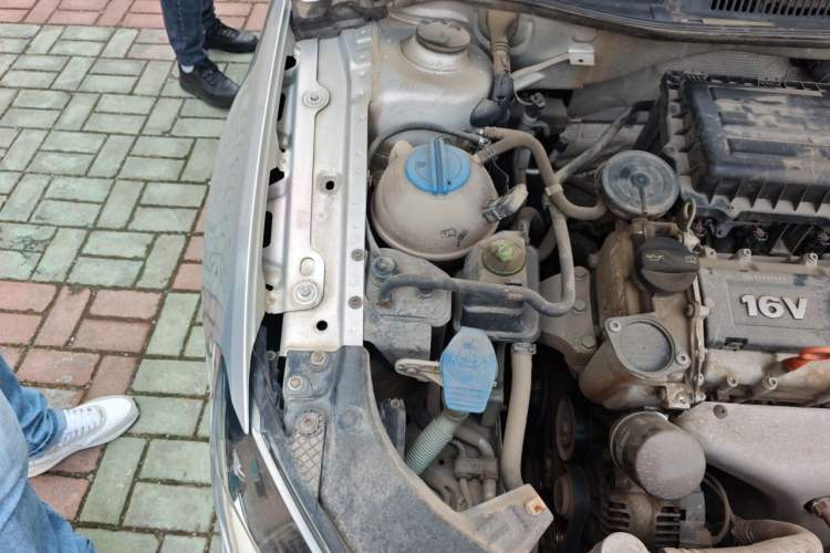 Used Volkswagen Bora 2014 1.6L Automatic Comfort Model Engine Bay Right