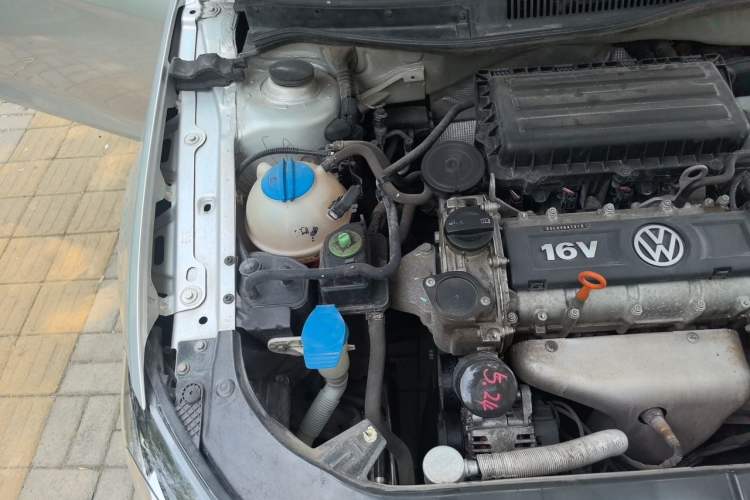 Used Volkswagen Bora 2014 1.6L Automatic Fashion Model Engine Bay Right