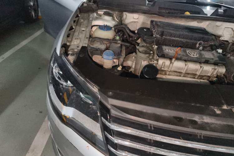 Used Volkswagen Bora 2014 1.6L Automatic Comfort Model Engine Bay Right