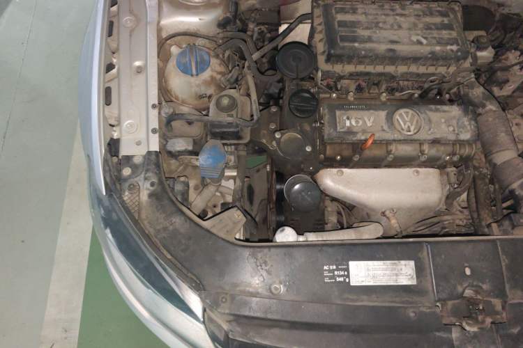 Used Volkswagen Bora 2014 1.6L Manual Fashion Edition Engine Bay Right