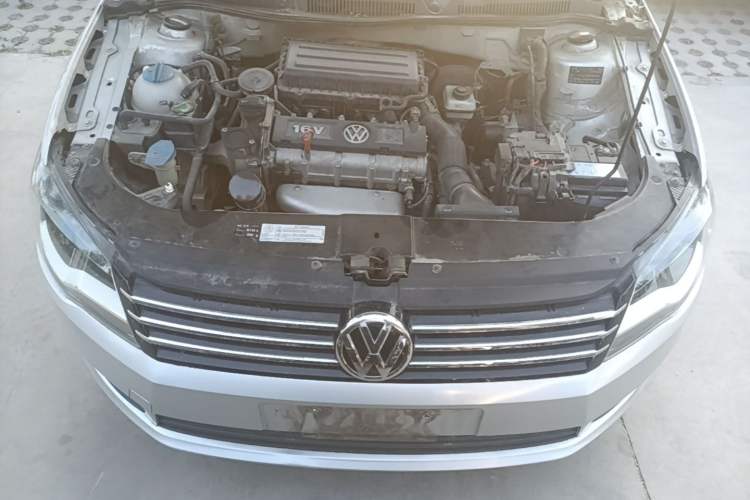 Used Volkswagen Bora 2014 1.6L Automatic Fashion Model Engine Bay