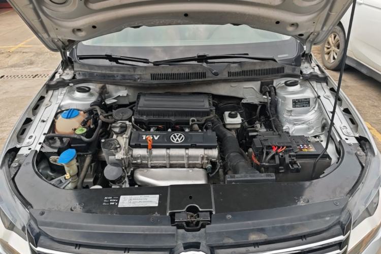 Used Volkswagen Bora 2014 1.6L Automatic Fashion Model Engine Bay