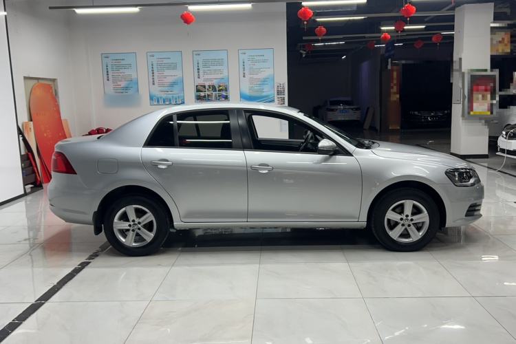 Used Volkswagen Bora 2014 1.6L Manual Fashion Edition Exterior 2