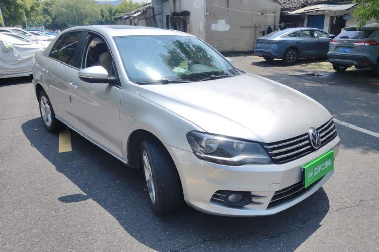 Used Volkswagen Bora 2014 1.6L Manual Comfort Model Front Right 45 Deg