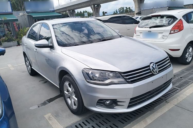 Used Volkswagen Bora 2014 1.6L Manual Comfort Model Front Right 45 Deg