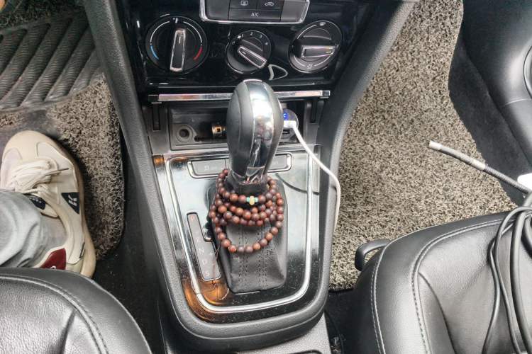 Used Volkswagen Bora 2014 1.6L Automatic Comfort Model Gear Lever