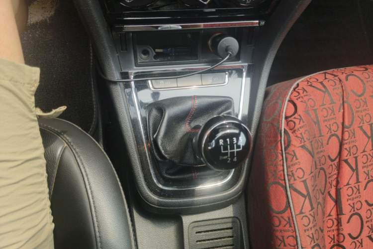 Used Volkswagen Bora 2014 1.6L Manual Comfort Model Gear Lever