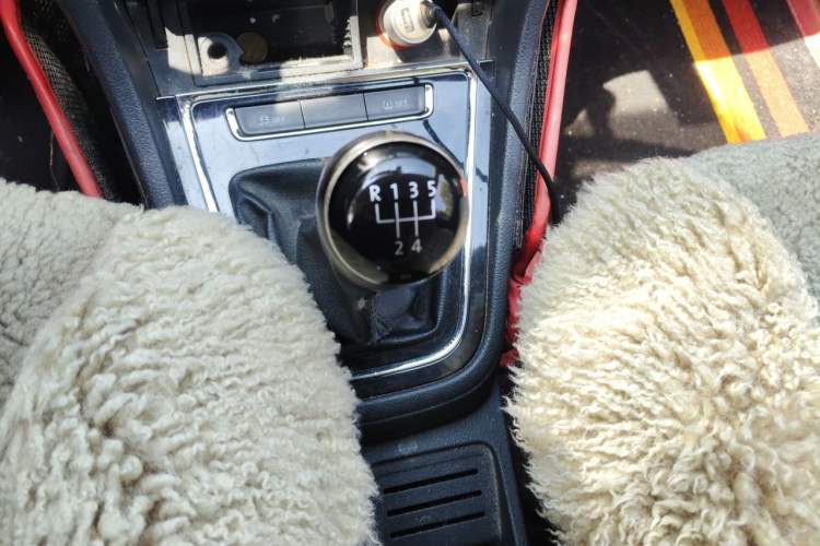 Used Volkswagen Bora 2014 1.6L Manual Comfort Model Gear Lever