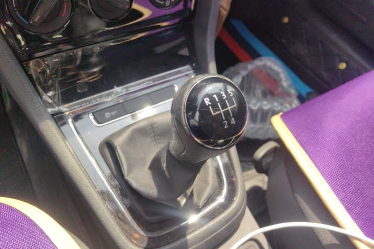 Used Volkswagen Bora 2014 1.6L Manual Fashion Edition Gear Lever