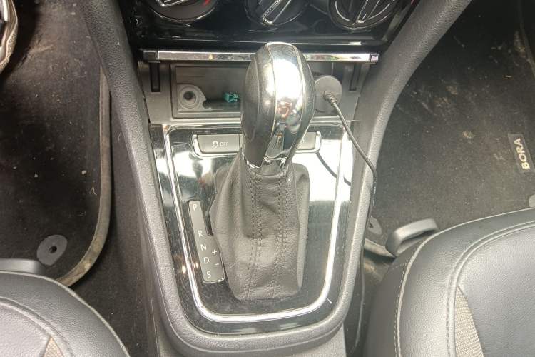 Used Volkswagen Bora 2014 1.6L Automatic Comfort Model Gear Lever