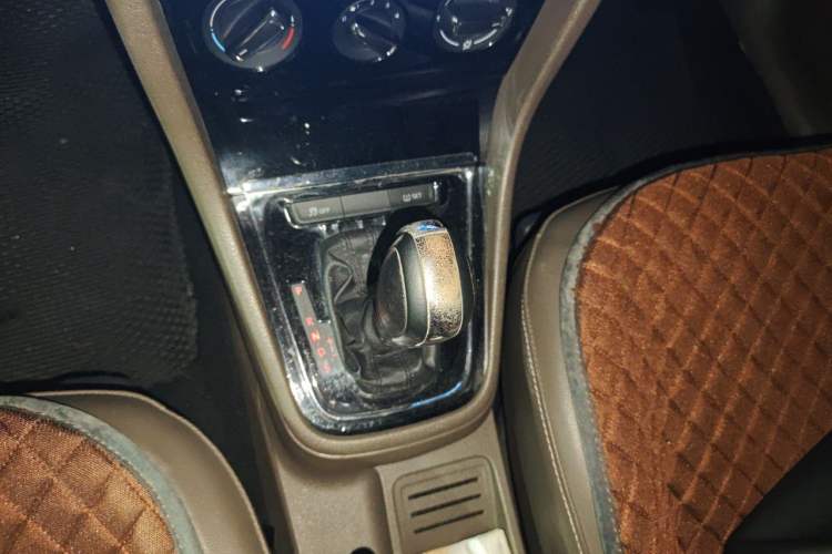 Used Volkswagen Bora 2014 1.6L Automatic Comfort Model Gear Lever