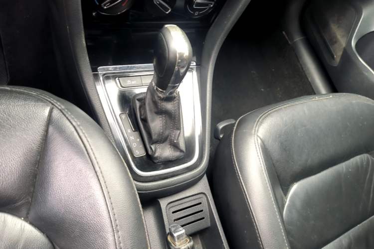 Used Volkswagen Bora 2014 1.6L Automatic Comfort Model Gear Lever