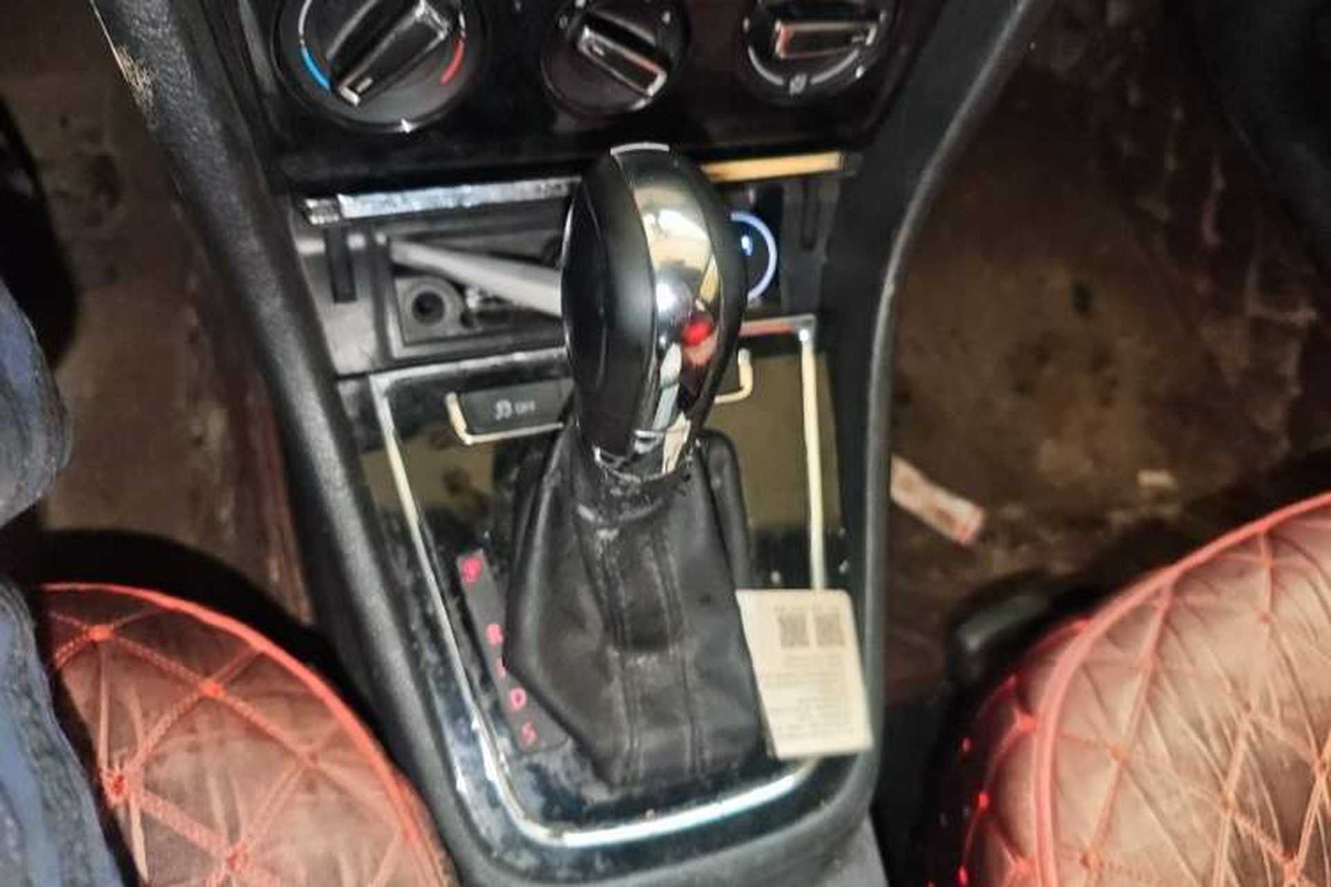 Used Volkswagen Bora 2014 1.6L Automatic Comfort Model Gear Lever
