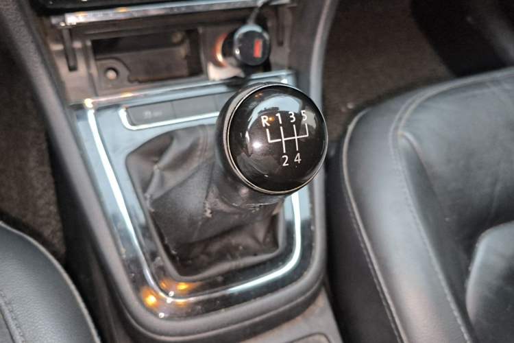Used Volkswagen Bora 2014 1.6L Manual Comfort Model Gear Lever